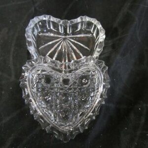 VINTAGE 70-90'S CRYSTAL HEART SHAPED TRINKET BOX W/LID, BEAUTIFUL DESIGN